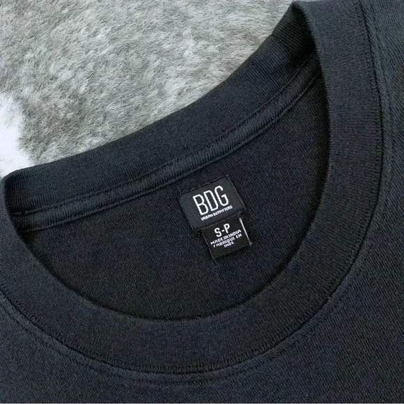 BDG Black Cropped Boxy Tee - Picture 4 of 10